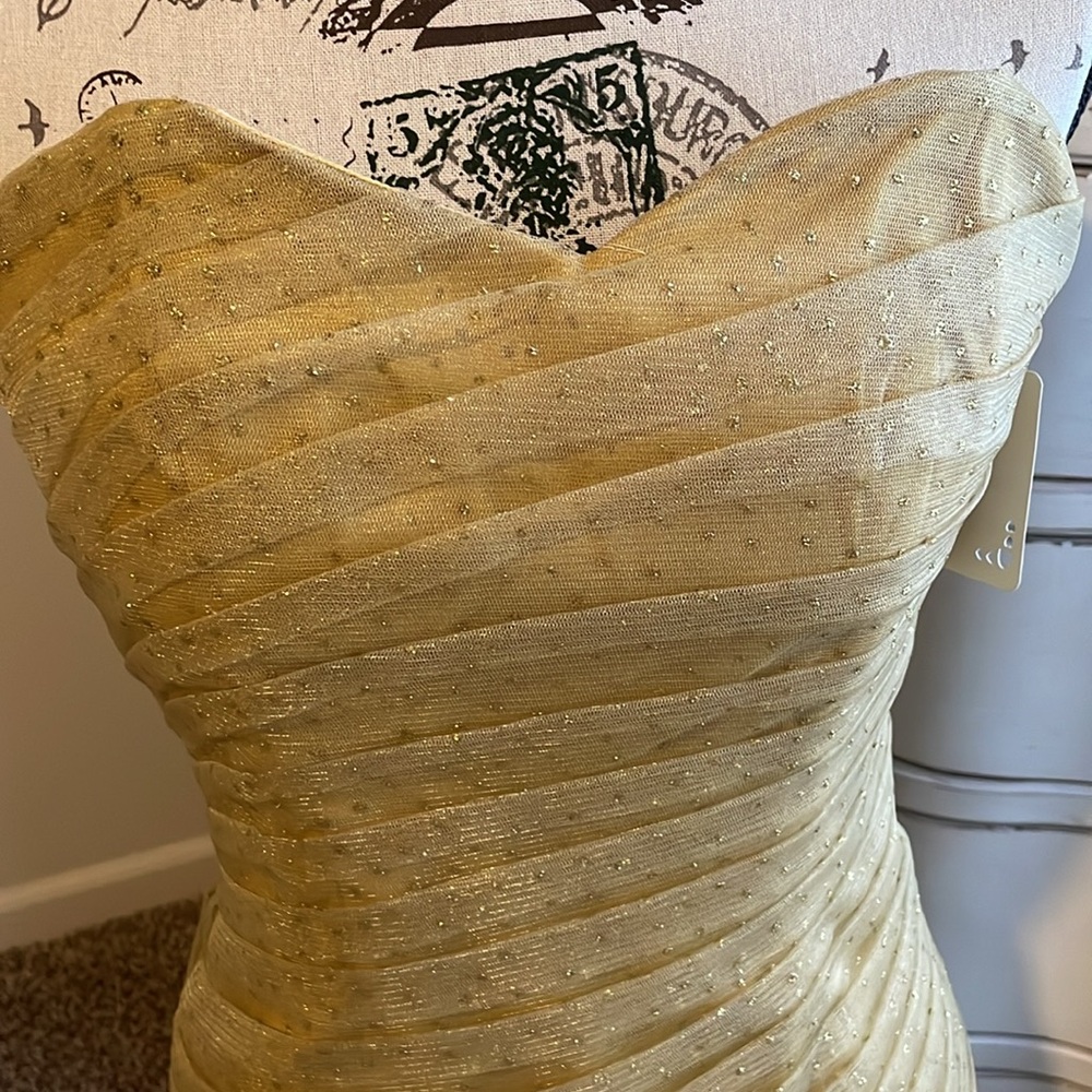 Gold strapless mermaid-style formal gown with a ruffled tulle skirting - Picture 5 of 11